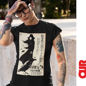 MEIKO KAJI Camiseta - Unisex Hombres Mujeres Japón Chica Japonesa Cuervo Oscuro Gótico Cine Película 70s Original Cartel Flyer Thriller Horror Presente