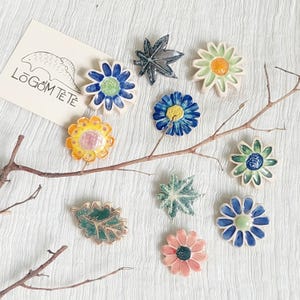 Ręcznie robione ceramiczne broszki z motywem liści i kwiatów, kwiatowe szpilki do toreb, czapek i plecaków