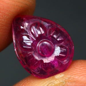 4,80 ct naturlig rubin snidad päron lös ädelsten, 12,5x9x4 mm, oval rubin snidning, ädelstenssnidning för rubin smyckestillverkning, 1 st.
