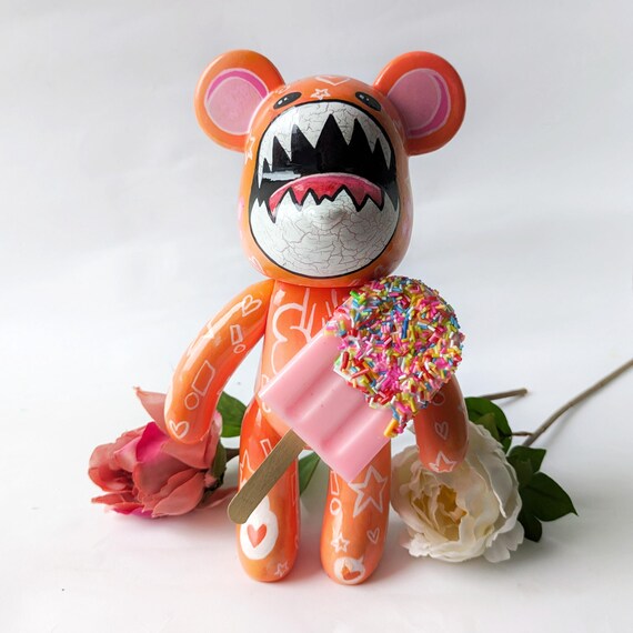 Statua decorativa Bearbrick Graffiti Ornamento moderno per la decorazione popart street art, Regalo unico Bearbrick arte contemporanea funky