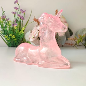 Figura de unicornio de resina, estatua de unicornio con purpurina rosa, decoración de fantasía, regalo kawaii, accesorio de habitación pastel