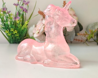 Statuetta di unicorno in resina, statua di unicorno rosa con glitter, decorazione fantasy, regalo kawaii, accessorio per ambienti pastello