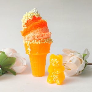 Eis- und Gummibärchen-Set, neonoranges Eis, 3D-Pop-Art, Gummibärchen-Pop-Art, Candy Art, 3D-Eis, Neon-Pop-Art, Skulptur