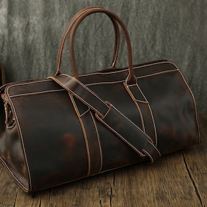 Distressed Leather Duffle Bag: Personalized Weekend Travel Holdall
