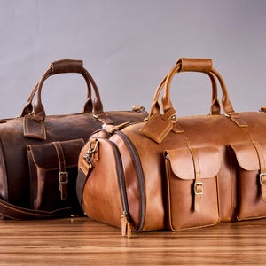 Sac à vêtements en cuir personnalisé : sac fourre-tout pour costume de voyage marron