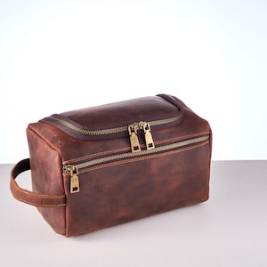 Groomsmen Gift, Groomsmen Proposal, Personalized Men&#39;s Waterproof Leather Toiletry Bag, Leather Dopp Kit, Men&#39;s Shaving Kit, Bridesmaid Gift