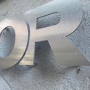 Letreros de recepción, letreros con logotipo, plata cepillada, oro cepillado, negro mate, todos los colores, letreros comerciales, letras de aluminio, logotipos de pared de oficina en 3D