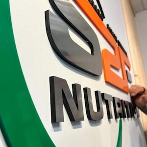 Segnaletica 3D personalizzata, segnaletica personalizzata, creazione di loghi personalizzati, logo per ufficio, cartello per ufficio, logo tagliato al laser, cartello 3D da parete, cartello aziendale personalizzato