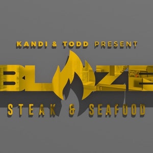 Puede incluir: Un logotipo dorado con el texto "KANDI & TODD PRESENT" sobre la palabra "BLAZE" en un dise&ntilde;o de llama estilizado. Debajo de la palabra "BLAZE" est&aacute; el texto "STEAK & SEAFOOD".