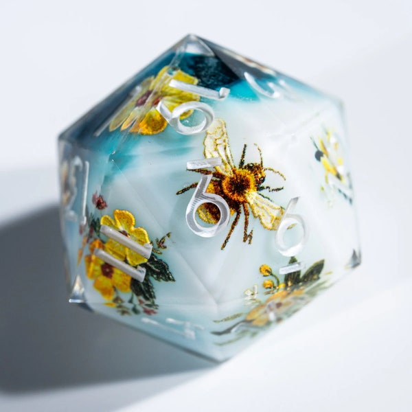 Dnd dice set - Handmade Resin Sharp Edge Dice Polyhedral Dice Set  -  Dungeons and Dragons  Inner-dice Fairytale Bees