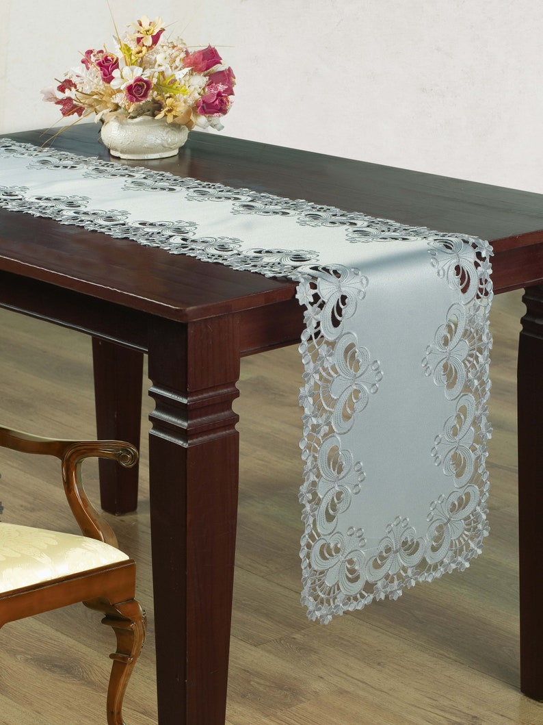 Weißer Spitzen-Tischläufer, bestickte Deckchen, Tischsets, Tischdecke, Mantle Dresser Schal, Bettwäsche, Hochzeitsschmuck, Home Decor Table Runner (14X108 inches)