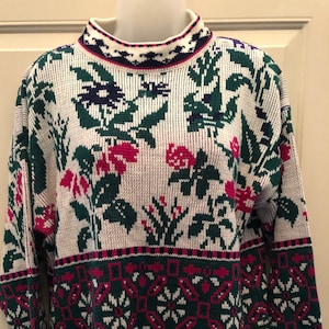 80s Gitano floral sweater, mock neck floral snowflake sweater, short acrylic winter sweater, cream green fuschia blue sweater, M