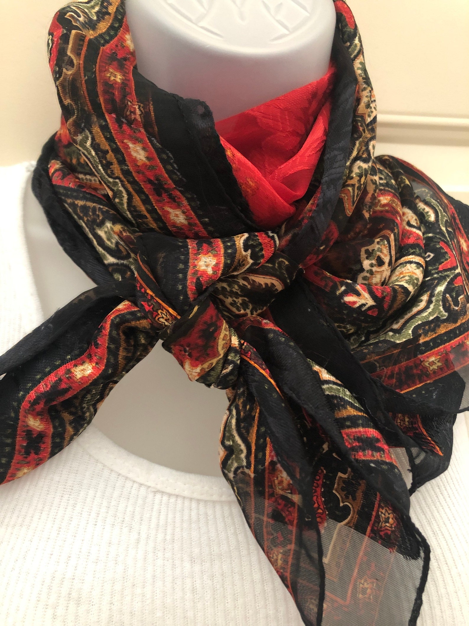 Foulard En Soie 100% Vintage Liz Claiborne 85x88 Cm - Motif Multicolore Occasion