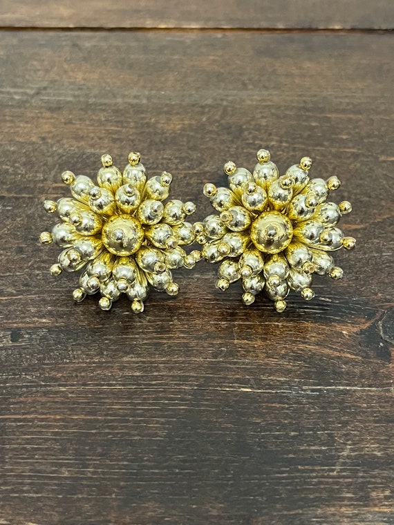 Mid-century gold cluster earrings, floral clip-on 