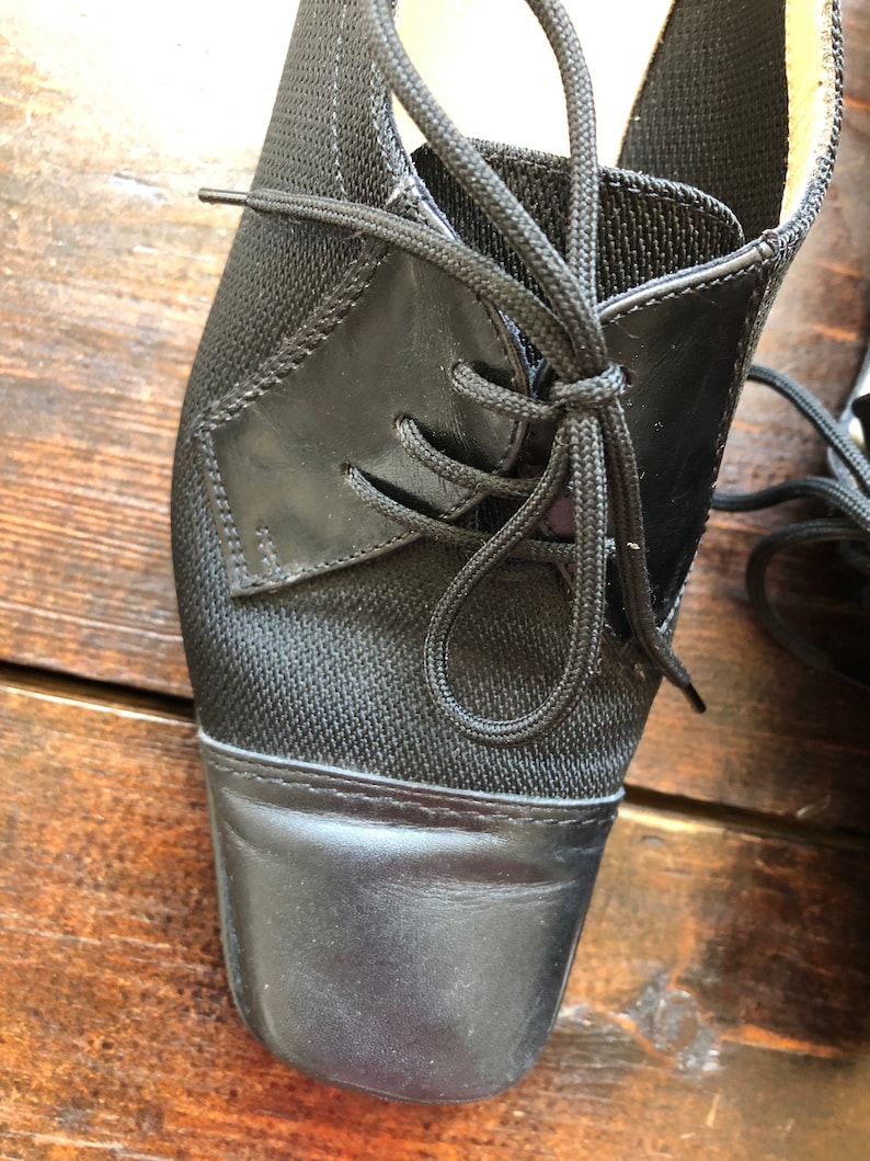 chaussures richelieu noires Salvatore Ferragamo vintage, chaussures à nouer sur le devant pour femmes, richelieus en cuir et résille, mocassins noirs, semelles en caoutchouc, pointure 5 image 2