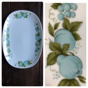 Bandeja Noritake Blue Orchard de los años 60 y 70, Cookin Serve China, bandeja vintage para servir, bandeja con estampado de frutas en azul y verde, bandeja con núcleo rústico
