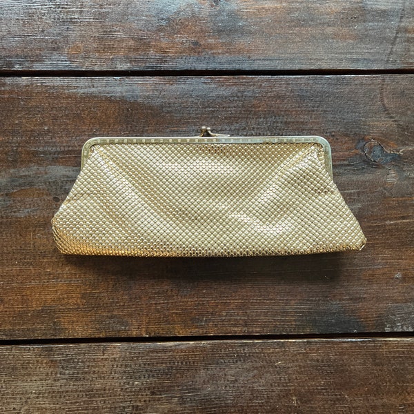 Vintage gold vinyl change purse, mid-century gold metallic coin purse, glam girl change purse, plastic textured kiss lock coin purse clutch