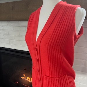 60s Glenbrooke coral sweater vest, acrylic cable vest, 100% bi-loft Acrilan acrylic, vintage sweater vest, boho vest, MCM coral vest, M