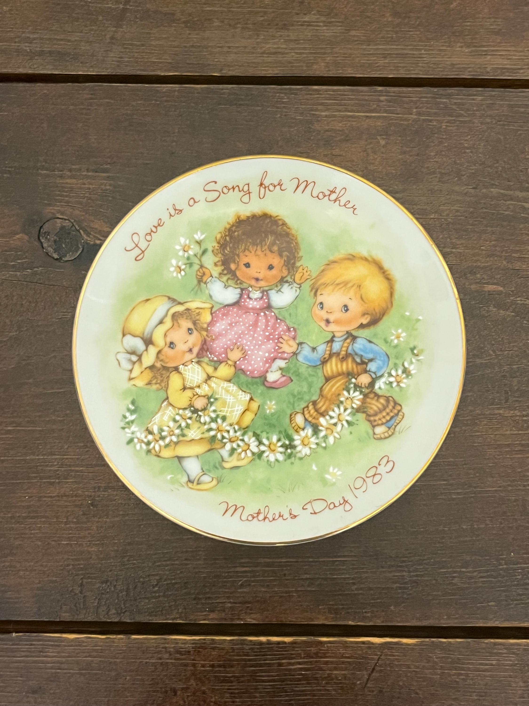 1983 Mother’s Day plate Avon, Love Is A Song For Mother, plate for Mom, 5” Avon collectible plate, Mom trinket dish, Mother’s Day gift