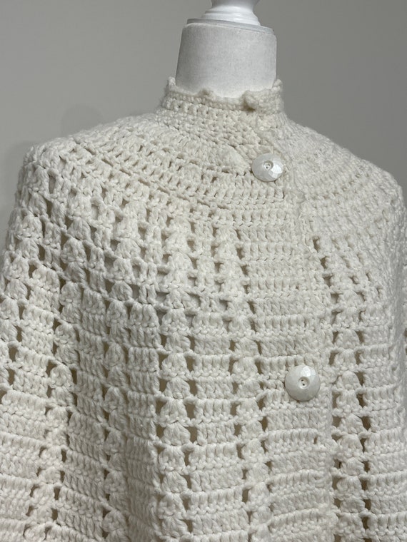 60s 70s cream hand-crochet cape, cream cape, ivor… - image 2