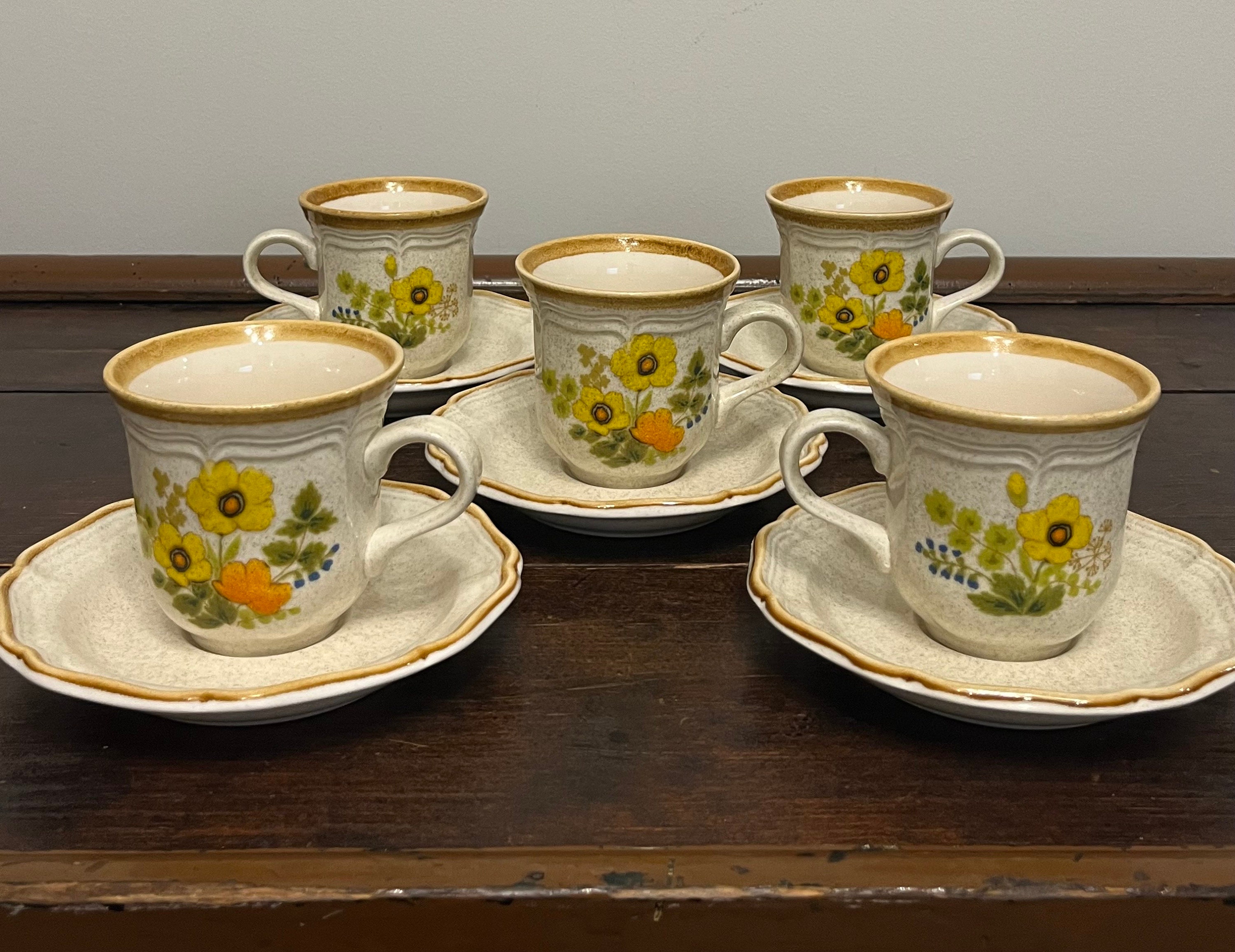 AVON バラ彫刻ガラスセット 5 Mikasa Garden Club Fresh Floral Cups & Saucers, Vintage