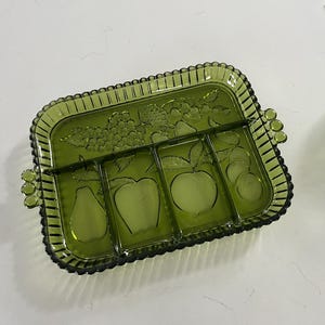 Bandeja vintage de vidrio Indiana Glass para condimentos verdes, bandeja de vidrio verde dividida, bandeja con relieve de frutas, plato verde dividido, bandeja rectangular