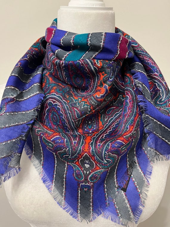 80s Liz Sinclair acrylic fringe scarf, large shaw… - image 8