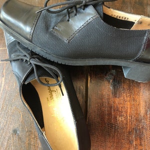 chaussures richelieu noires Salvatore Ferragamo vintage, chaussures à nouer sur le devant pour femmes, richelieus en cuir et résille, mocassins noirs, semelles en caoutchouc, pointure 5 image 9