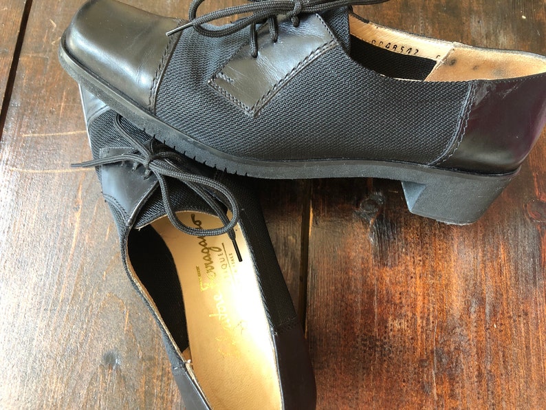 chaussures richelieu noires Salvatore Ferragamo vintage, chaussures à nouer sur le devant pour femmes, richelieus en cuir et résille, mocassins noirs, semelles en caoutchouc, pointure 5 image 9