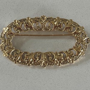 Vintage gold metal filigree brooch, oval filigree brooch, Victorian style brooch, ornate brooch, Sunday brooch, 2.5” floral scroll brooch