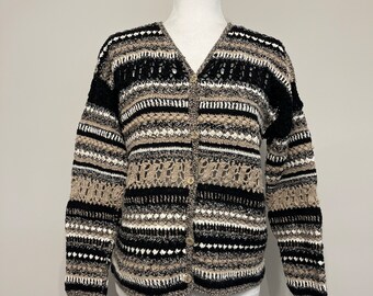 Cardigan Le Moda crocheté à la main des années 80 et 90, cardigan au crochet, cardigan rayé noir et beige, cardigan vintage en tricot, pull bohème, taille Small
