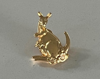 Vintage Avon Kangaroo pin, mother & baby kangaroo brooch, kangaroo tac back pin, vintage Avon jewelry, costume jewelry, vintage brooch pin