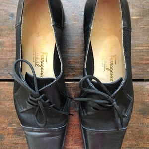 chaussures richelieu noires Salvatore Ferragamo vintage, chaussures à nouer sur le devant pour femmes, richelieus en cuir et résille, mocassins noirs, semelles en caoutchouc, pointure 5 image 3