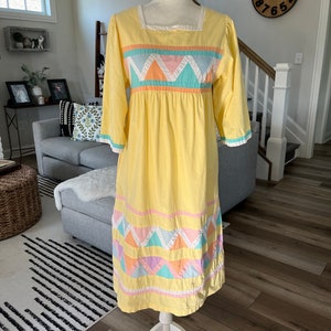 Vintage Saybury patio dress, yellow Saybury house dress, yellow geometric patio dress, pastel house dress, cotton house dress, loungewear