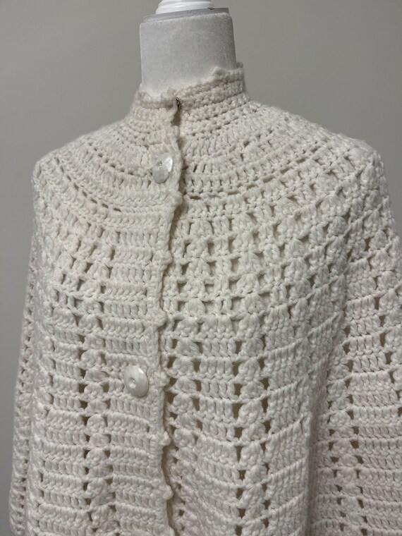 60s 70s cream hand-crochet cape, cream cape, ivor… - image 9