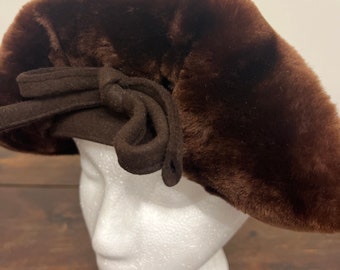 1940s brown fur felt hat, New York Creations hat, brown felt & fur hat with bow, Mid-century hat, chocolate brown hat, fair labor hat, 22