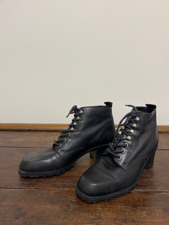 90s Nine West black lace up ankle boots, black lea