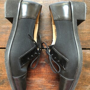 chaussures richelieu noires Salvatore Ferragamo vintage, chaussures à nouer sur le devant pour femmes, richelieus en cuir et résille, mocassins noirs, semelles en caoutchouc, pointure 5 image 4