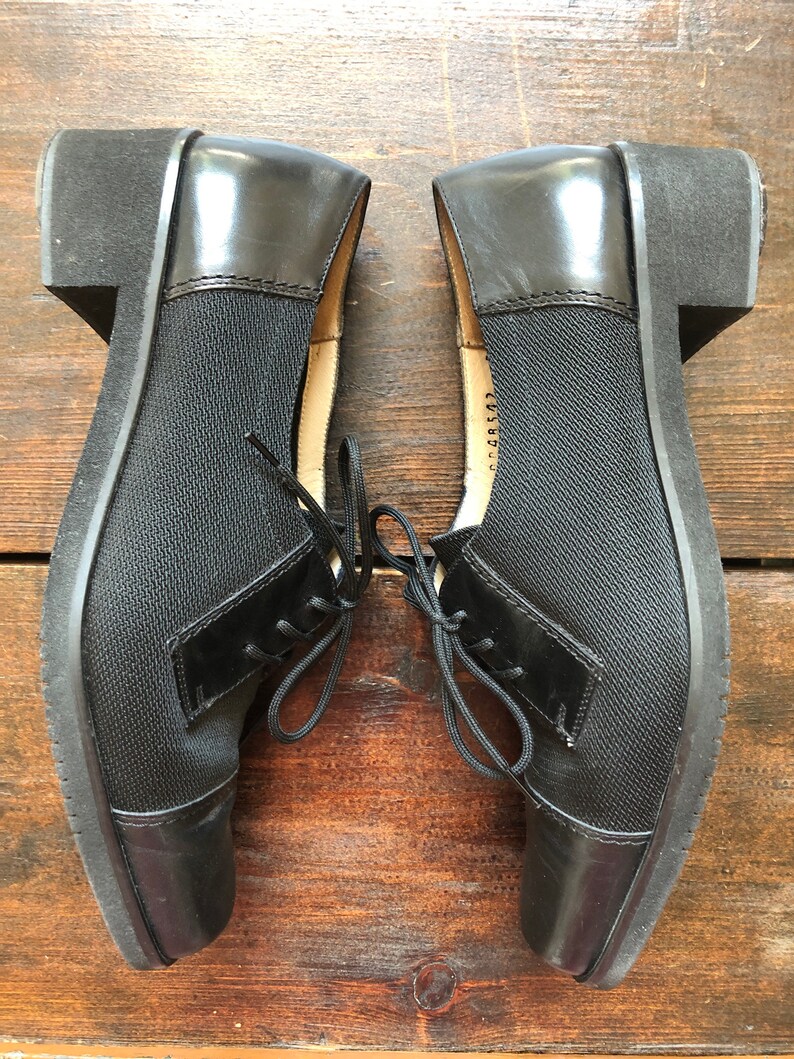 chaussures richelieu noires Salvatore Ferragamo vintage, chaussures à nouer sur le devant pour femmes, richelieus en cuir et résille, mocassins noirs, semelles en caoutchouc, pointure 5 image 4