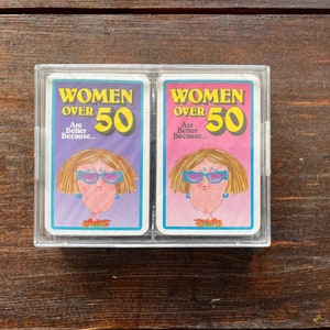 Barajas vintage "Mujeres mayores de 50", barajas selladas, regalo divertido para quincuagenarias, barajas dobles, cartas divertidas de los años 80 y 90.