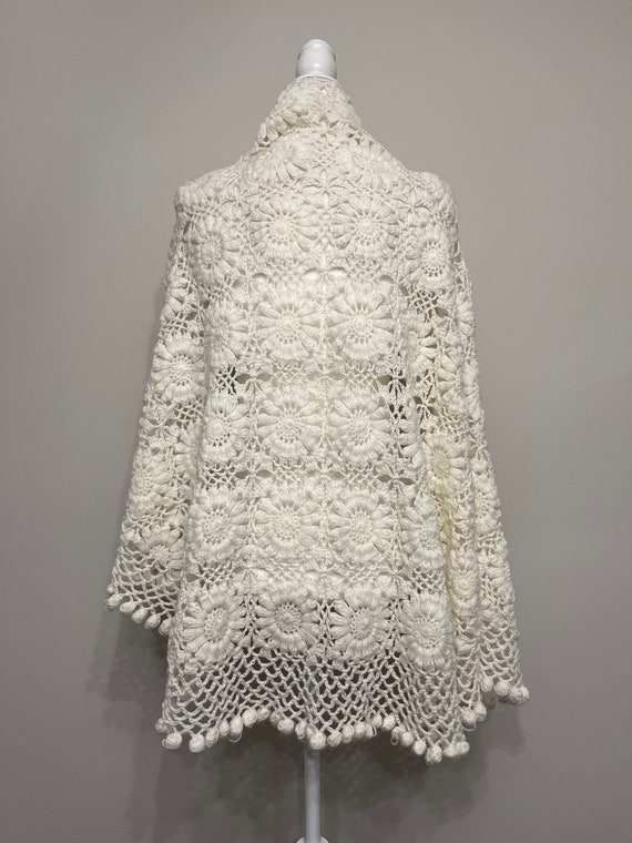 60s 70s cream crochet shawl, cream floral shawl, b