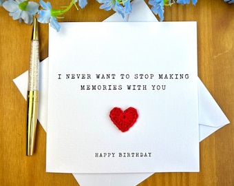 Tarjeta de CUMPLEAÑOS Sentimental: Nunca quiero dejar de crear recuerdos contigo, Corazón de Algodón, Cartulina de Lino, TLC0194