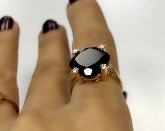 14K gouden ring met zwarte onyx: sierlijke edelsteensieraden