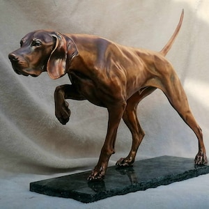 On Point Hunting Hungarian Vizsla bronze statue