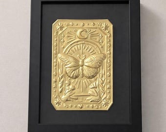 Wandvotivgabe der Erneuerung, Wiedergeburt – der handgefertigte Schmetterling, ein getriebener Metall-Wandtalisman, symbolische Dekoration der Erneuerung