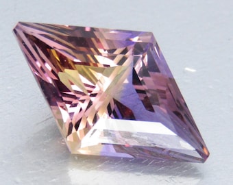 Zweifarbiger Ametrin Edelstein, 9.49 Karat Fancy Cut
