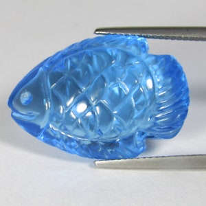 24.43Cts Stunning Natural Amazing Swiss Blue Topaz Fish Carving