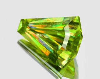 Grüner Sphen Titanit Edelstein, Präzisionsschliff (3.26Cts)