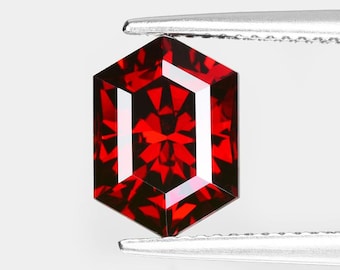 3.76 Karat roter Almandin-Granat, VVS Edelstein mit Radiant Cut