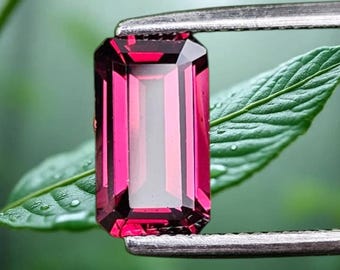 4.29ct Rhodolith Granat Edelstein: Smaragdschliff, Pink VVS